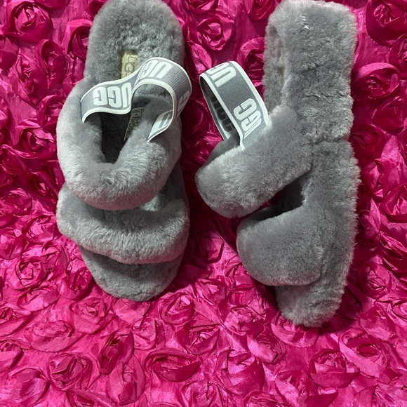 Ugg oh yeah slide 🤍 - Picture 3 of 7